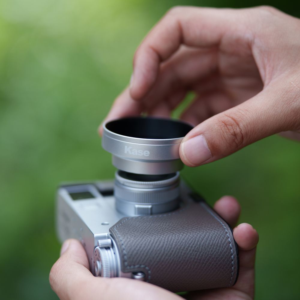 Magnetic lens hood (silver) for Fujifilm X Half camera