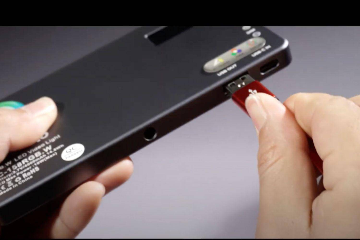 Luz de vídeo LED con banco de energía integrado ColorGlow TC 158